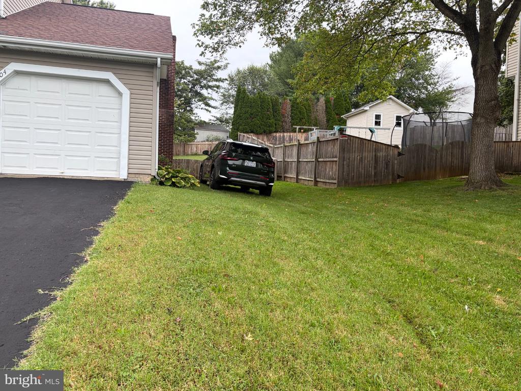 104 KAPOK CIRCLE