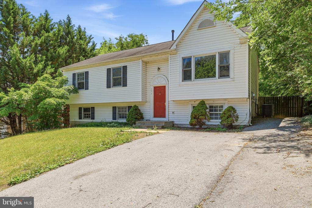 303 PEMBRIDGE DRIVE