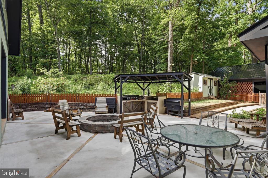 137 OLD FOREST CIRCLE