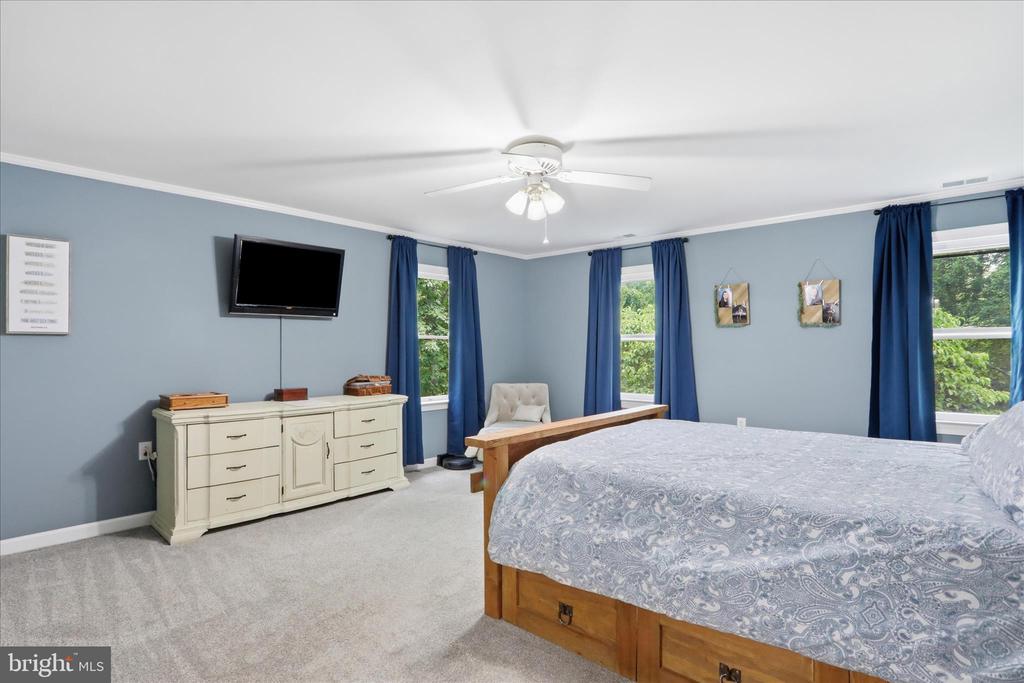 137 OLD FOREST CIRCLE