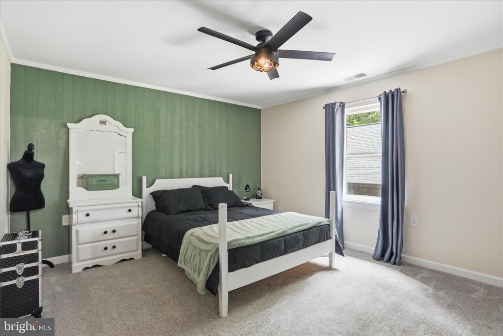 137 OLD FOREST CIRCLE