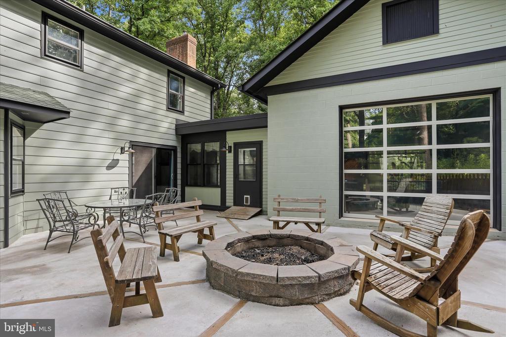 137 OLD FOREST CIRCLE
