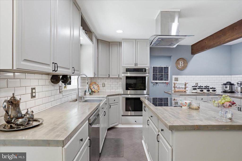 137 OLD FOREST CIRCLE