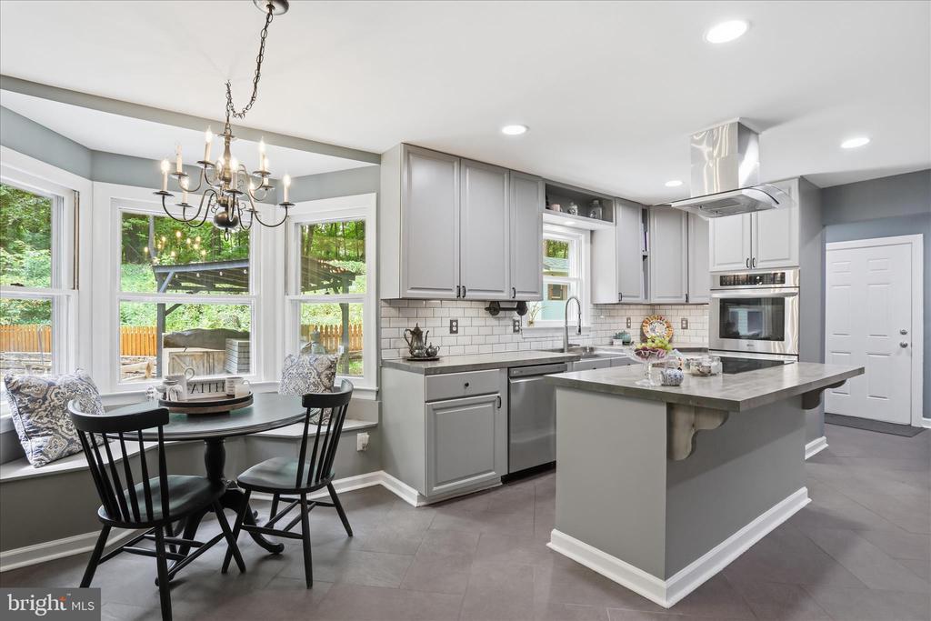 137 OLD FOREST CIRCLE