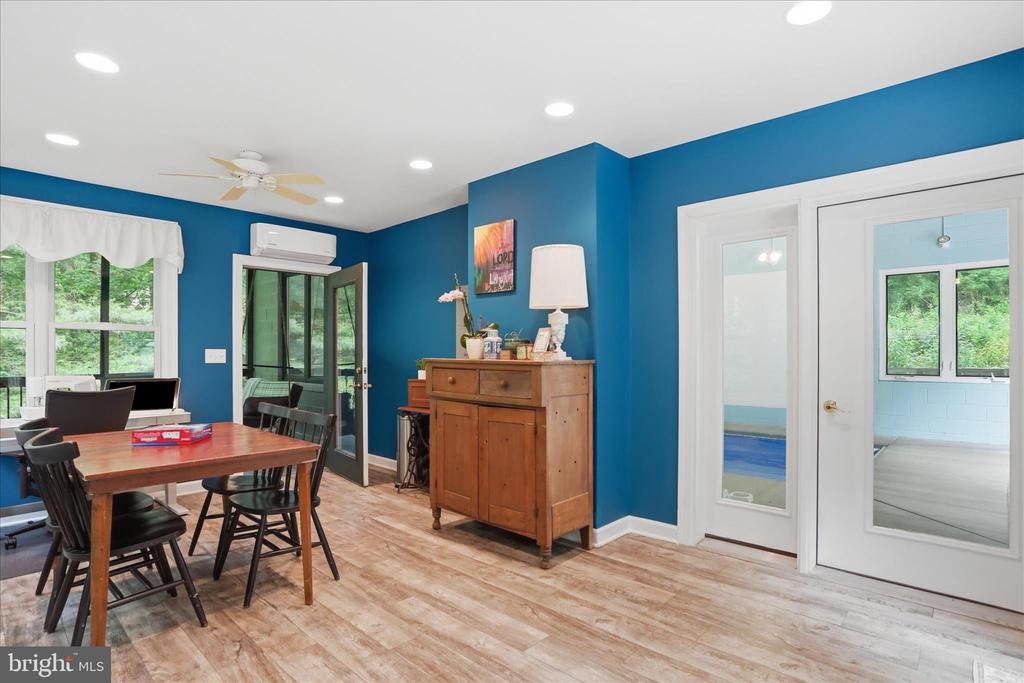 137 OLD FOREST CIRCLE