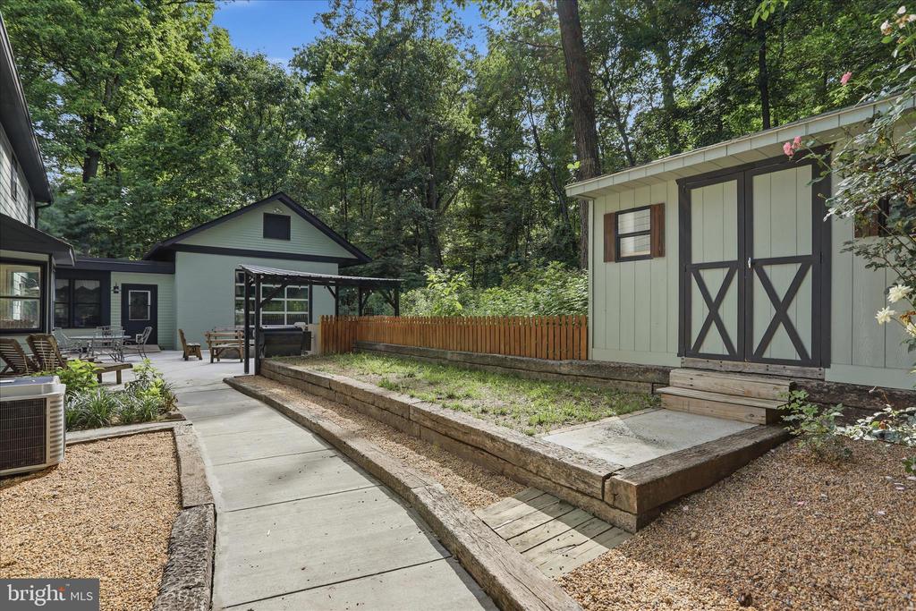 137 OLD FOREST CIRCLE