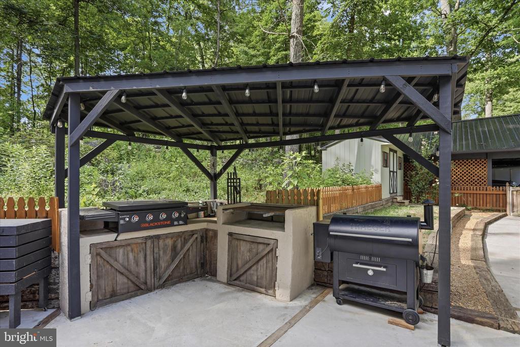 137 OLD FOREST CIRCLE