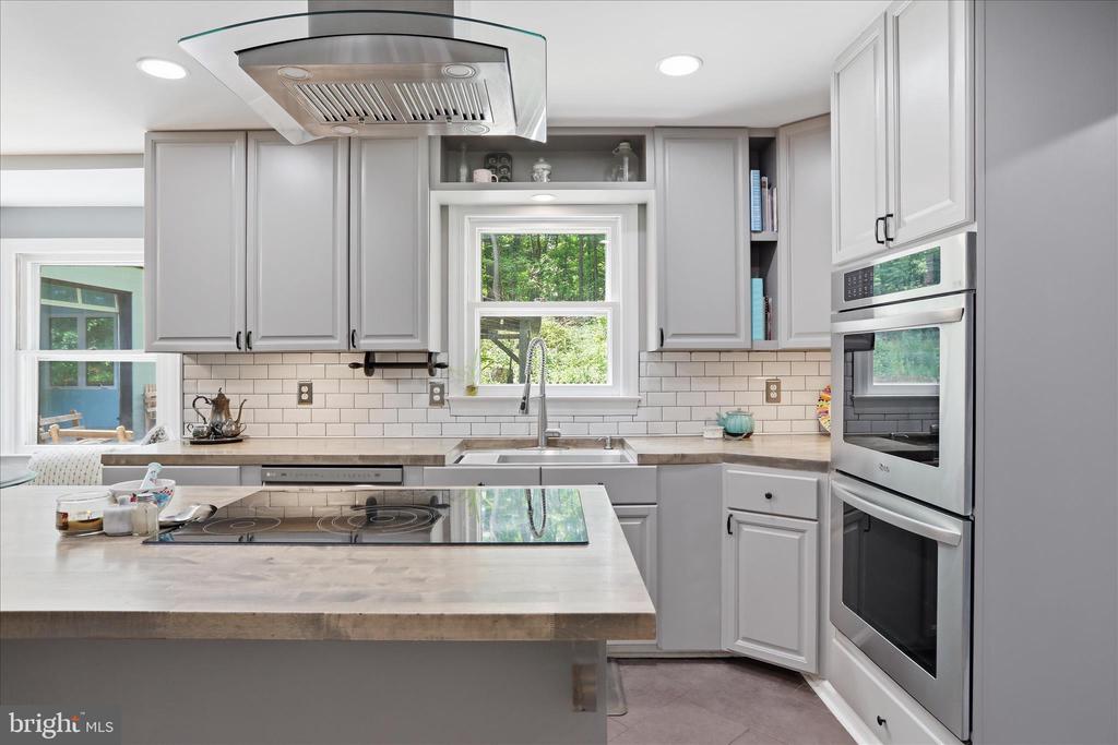 137 OLD FOREST CIRCLE