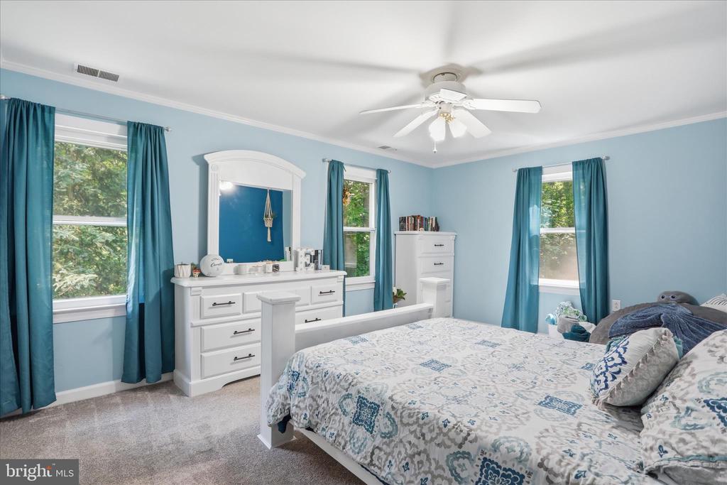 137 OLD FOREST CIRCLE