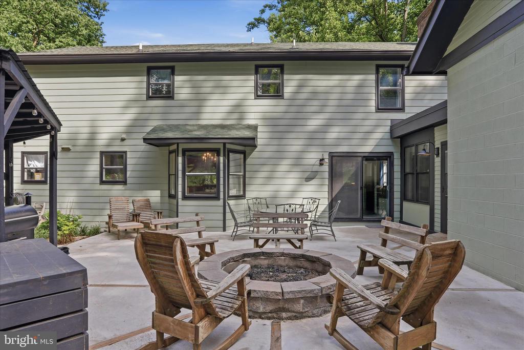 137 OLD FOREST CIRCLE