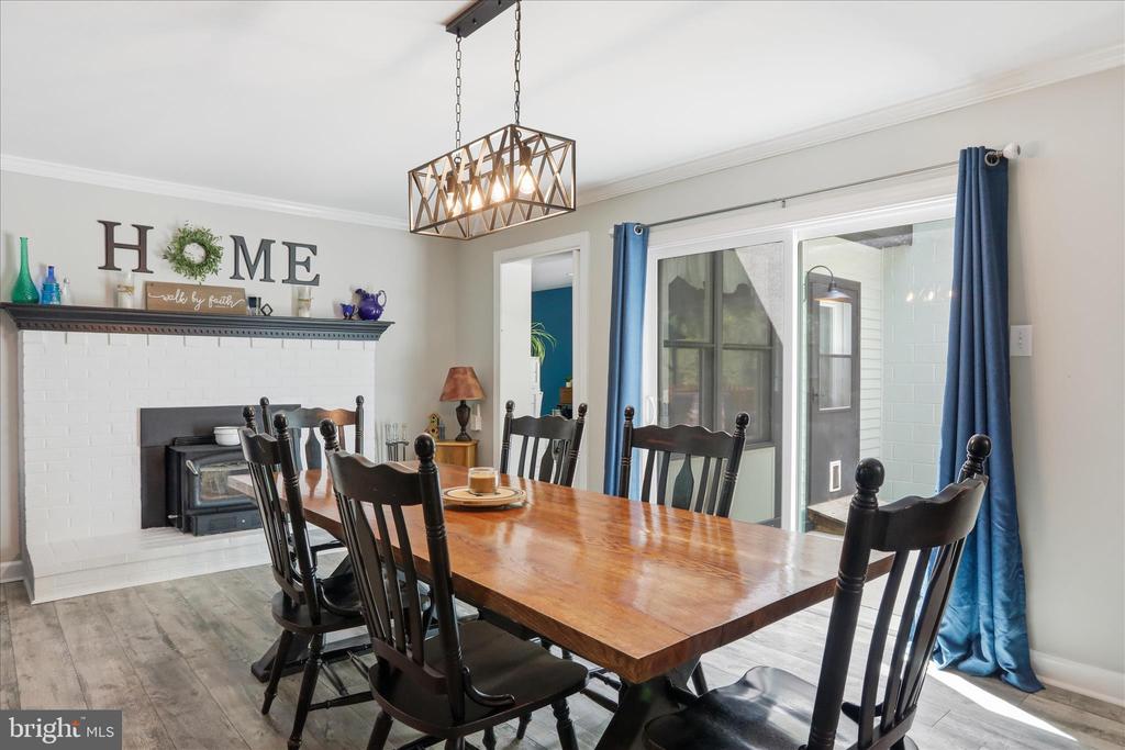 137 OLD FOREST CIRCLE