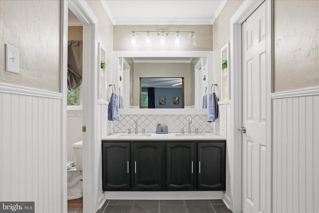 137 OLD FOREST CIRCLE