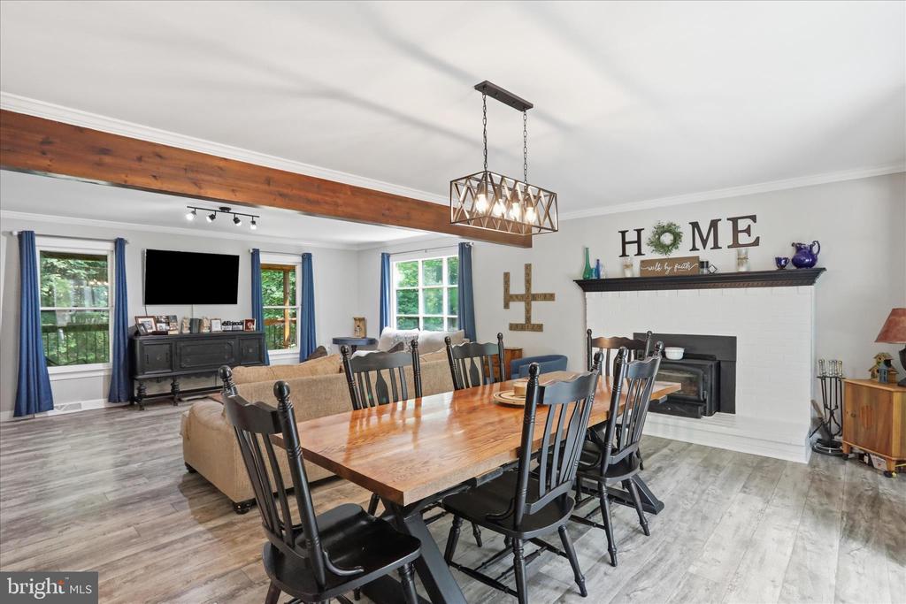 137 OLD FOREST CIRCLE