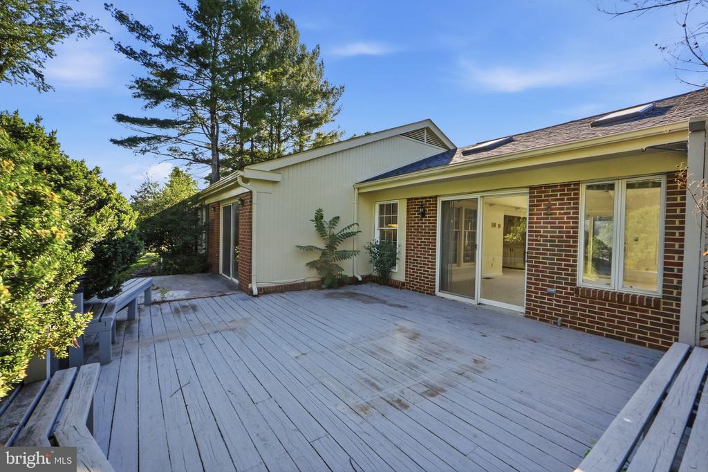 2285 JONES ROAD