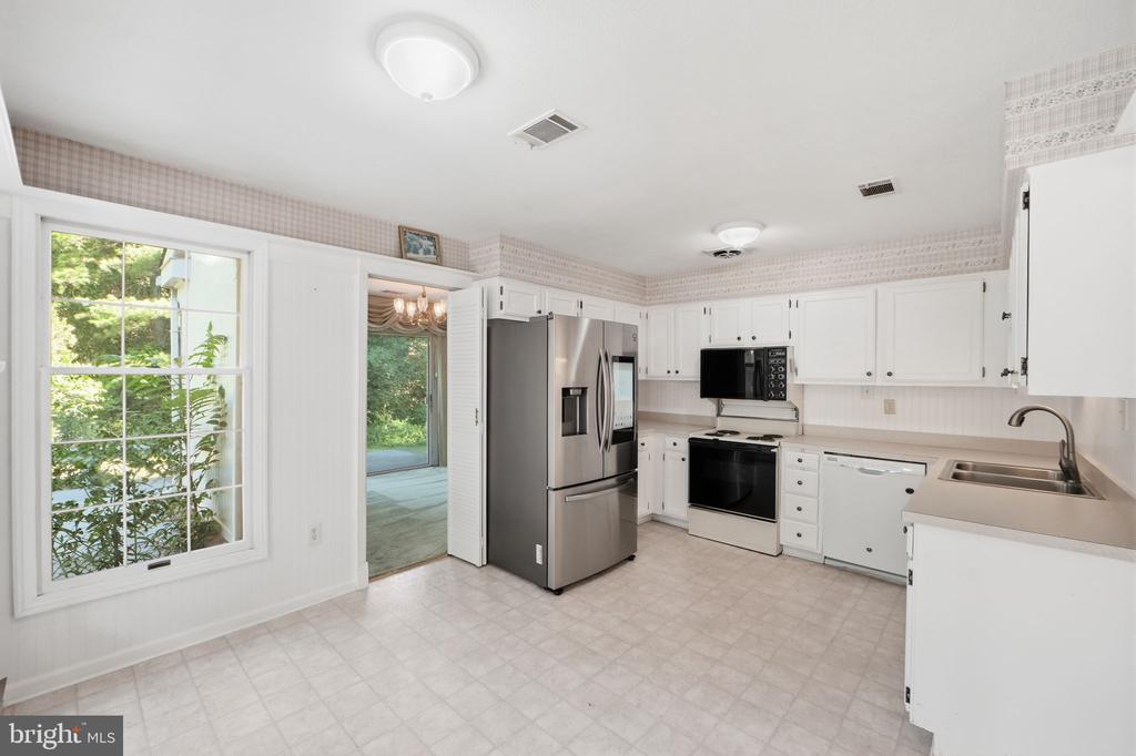 2285 JONES ROAD