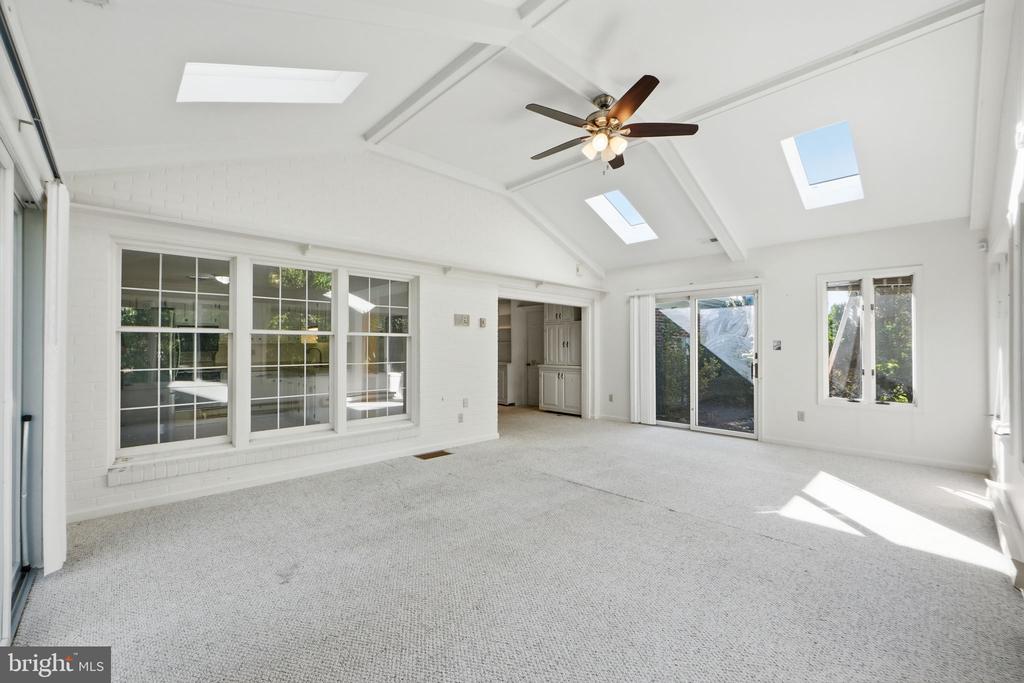 2285 JONES ROAD