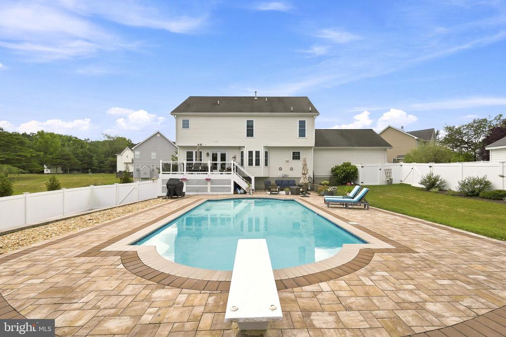 107 DELL COURT