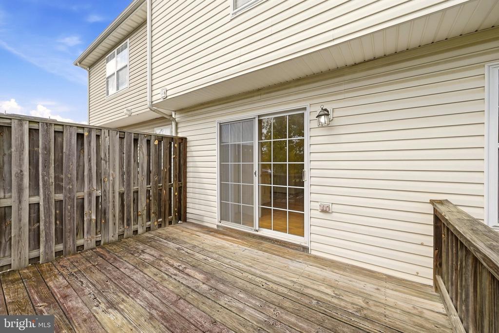 323 COPPERFIELD LANE