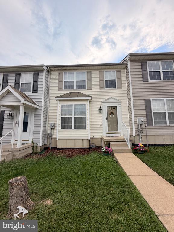323 COPPERFIELD LANE
