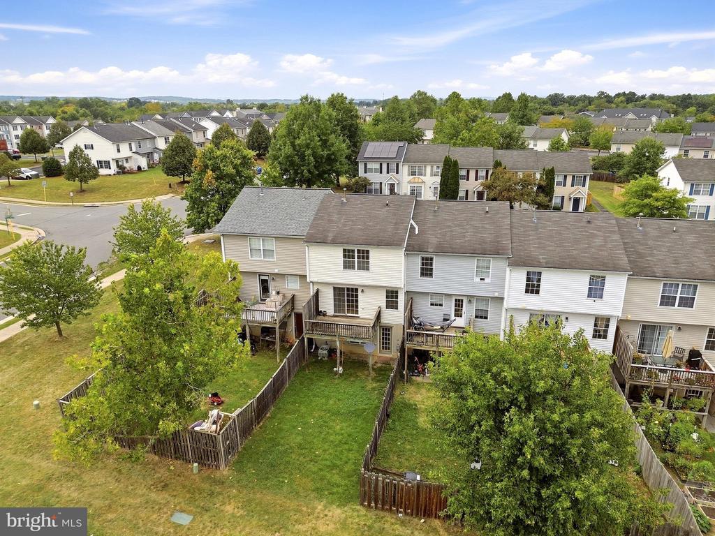 323 COPPERFIELD LANE