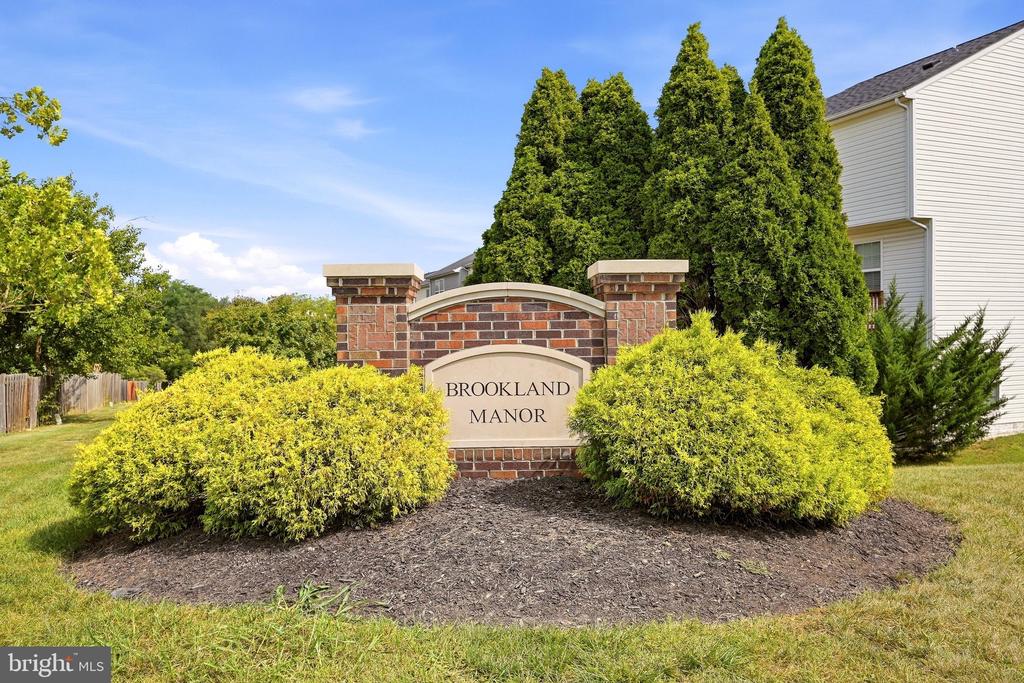 323 COPPERFIELD LANE