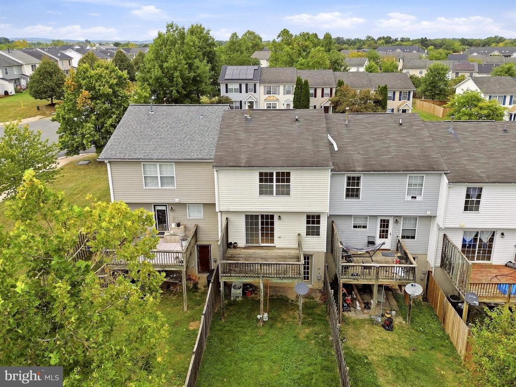 323 COPPERFIELD LANE
