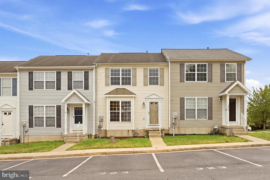 323 COPPERFIELD LANE
