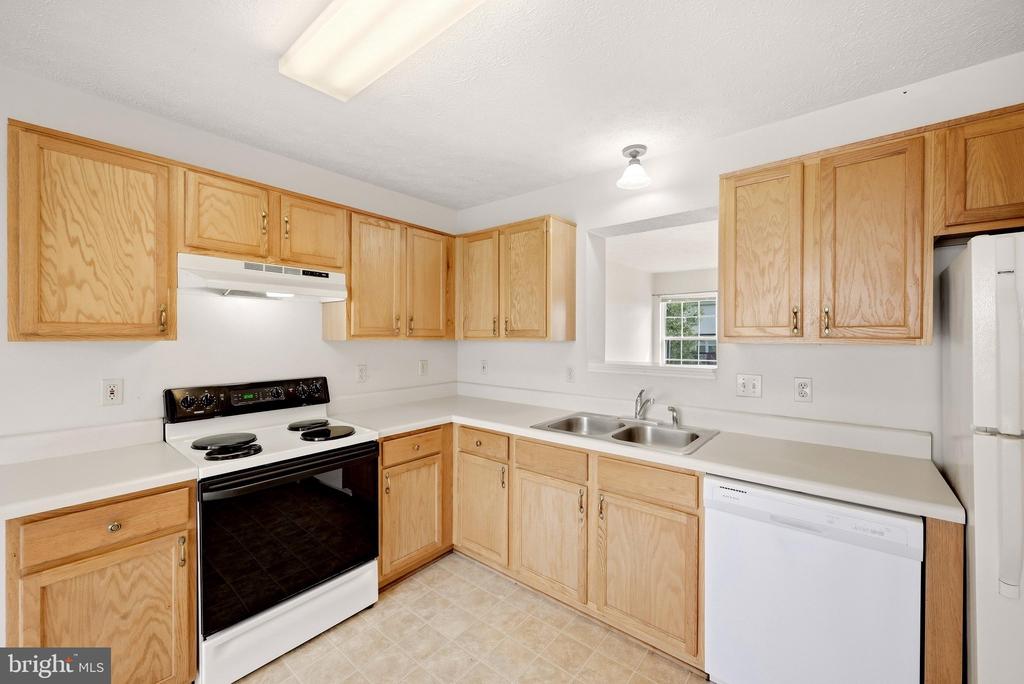 323 COPPERFIELD LANE