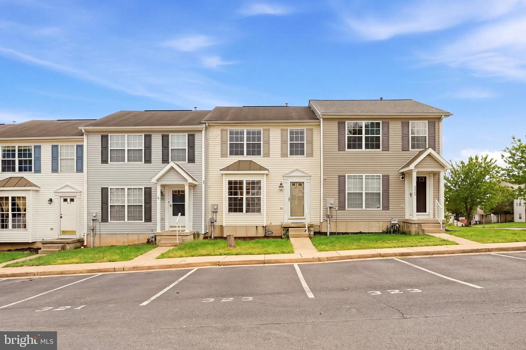 323 COPPERFIELD LANE