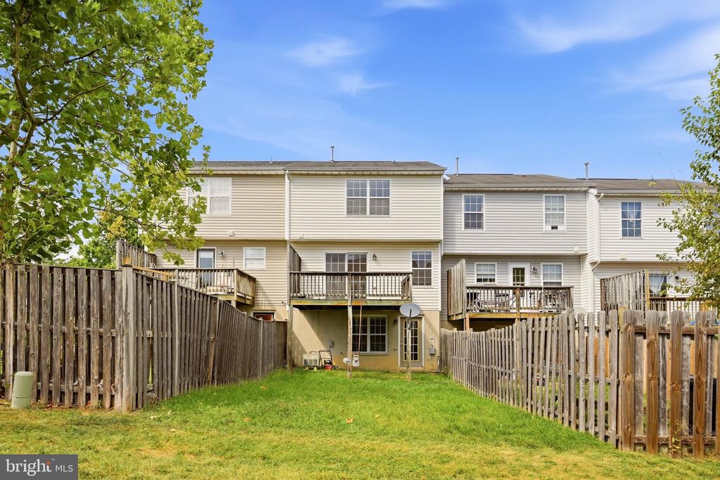 323 COPPERFIELD LANE
