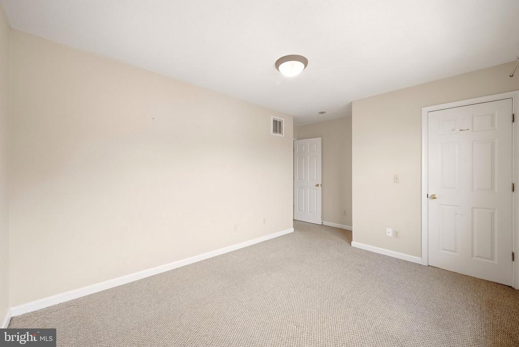 323 COPPERFIELD LANE