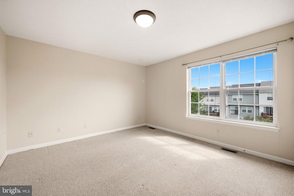 323 COPPERFIELD LANE