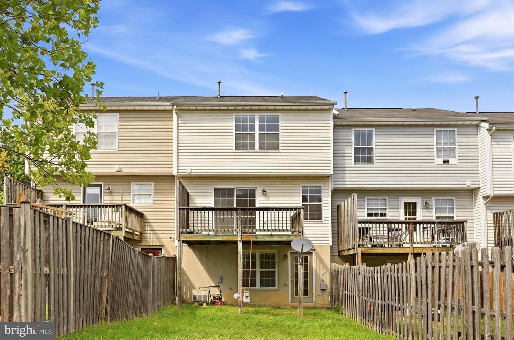 323 COPPERFIELD LANE
