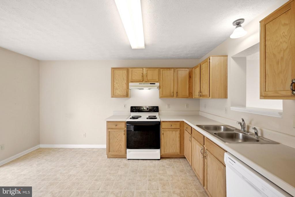 323 COPPERFIELD LANE