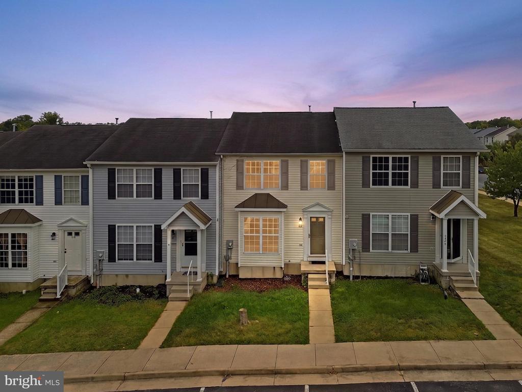 323 COPPERFIELD LANE