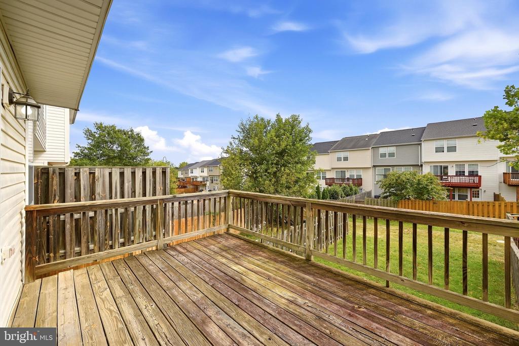 323 COPPERFIELD LANE