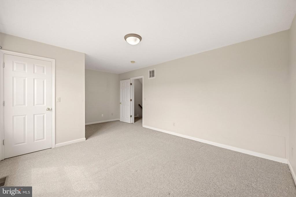 323 COPPERFIELD LANE