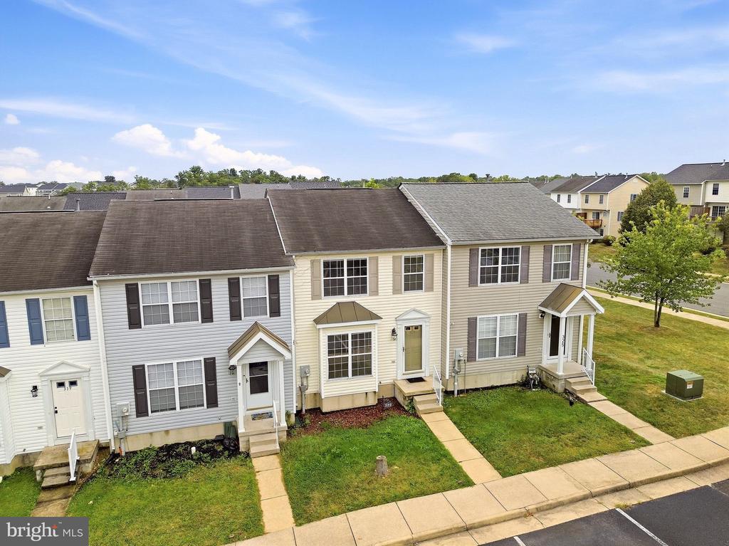 323 COPPERFIELD LANE
