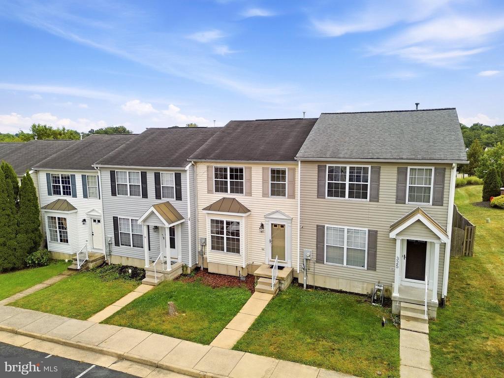 323 COPPERFIELD LANE