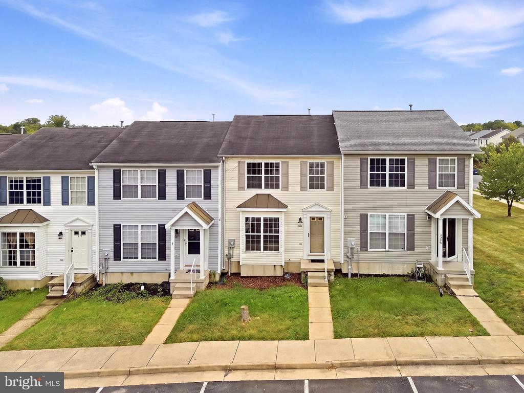 323 COPPERFIELD LANE