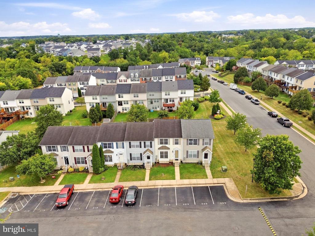 323 COPPERFIELD LANE