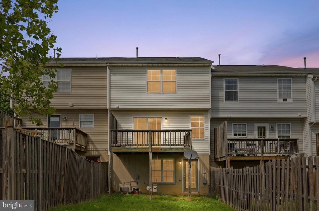 323 COPPERFIELD LANE