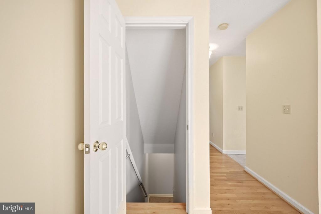 323 COPPERFIELD LANE
