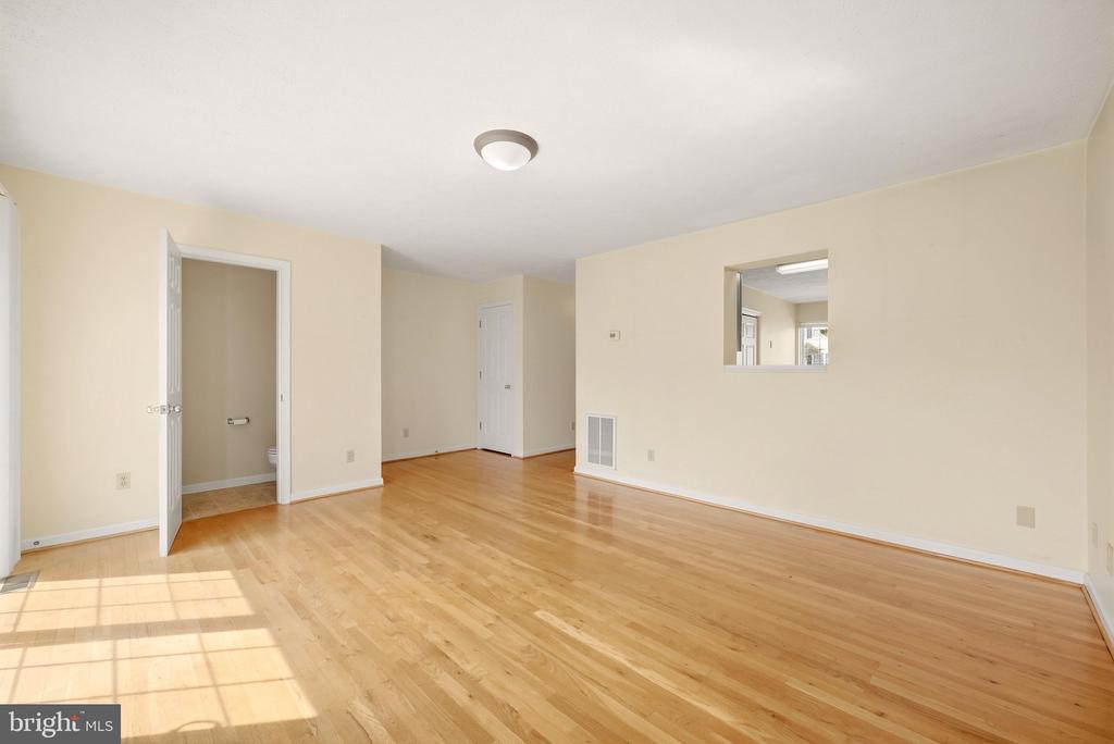 323 COPPERFIELD LANE