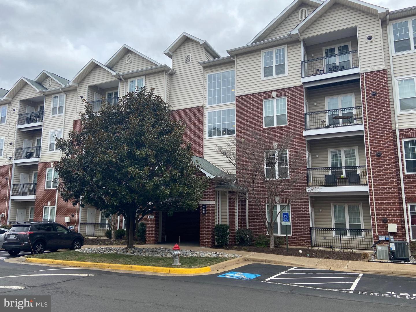1581 Spring Gate Unit: 5110