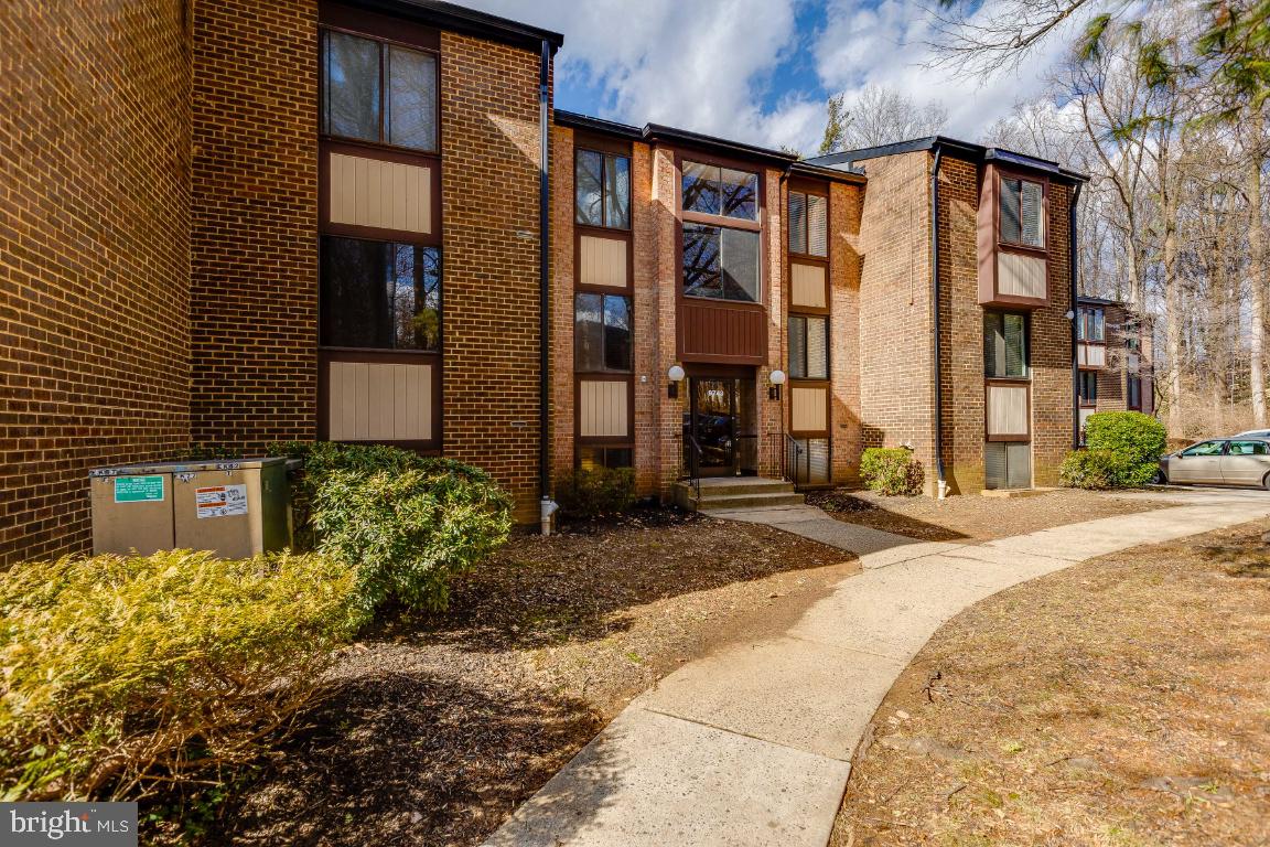 9743 Kings Crown COURT Unit: 001