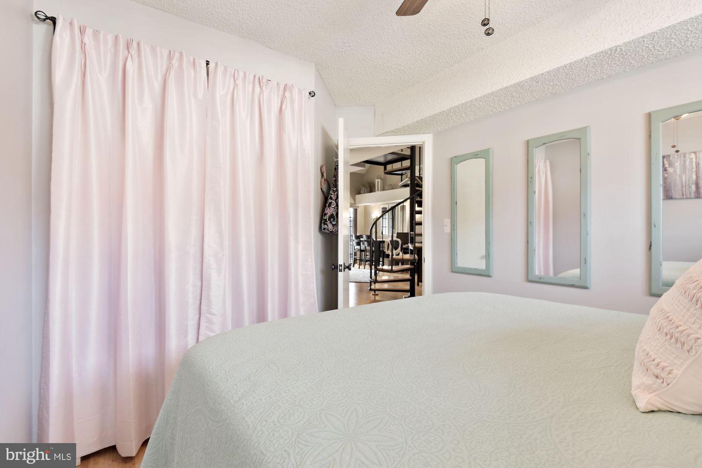 6024 Curtier DRIVE Unit: 6024F