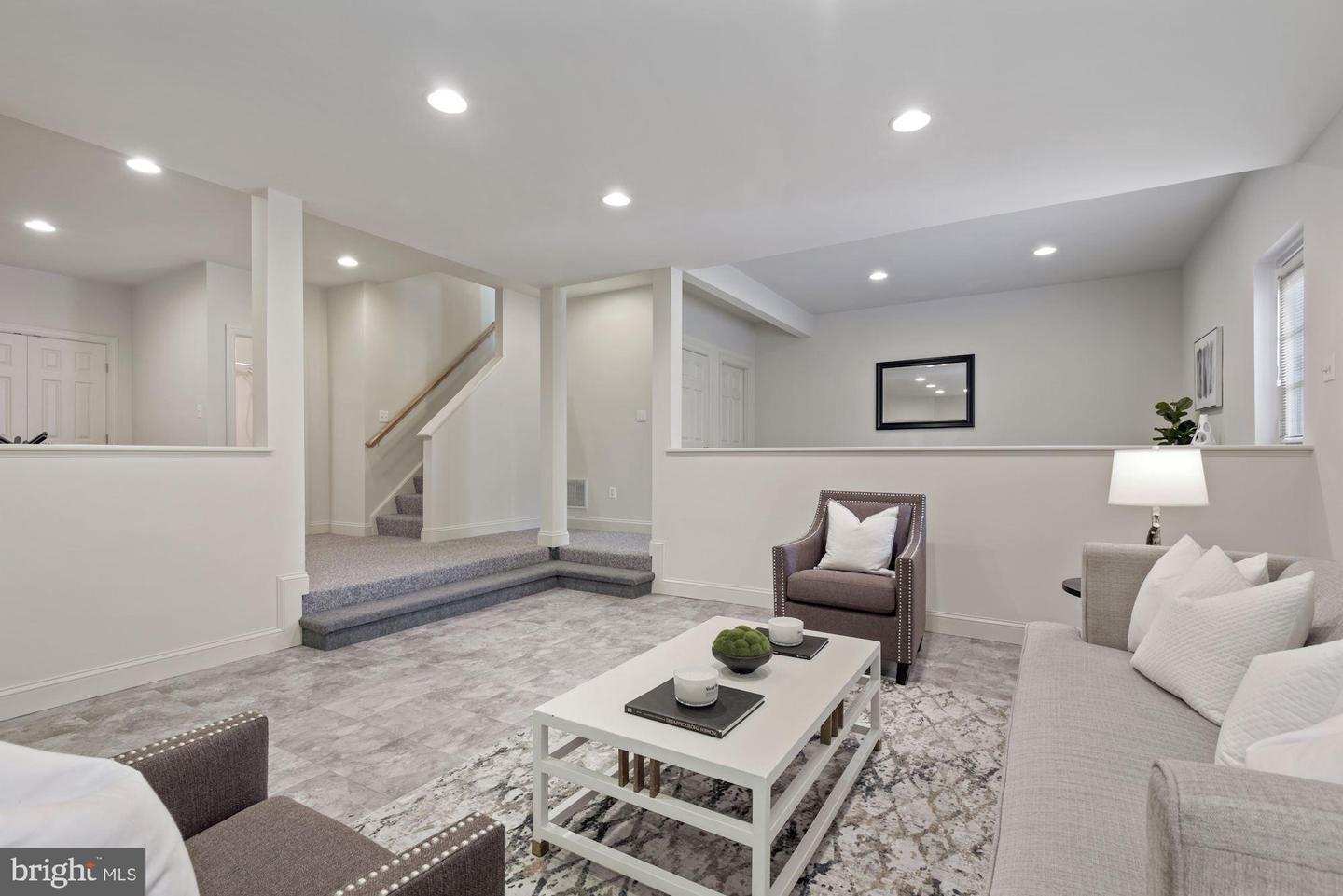 7955 Robarge COURT