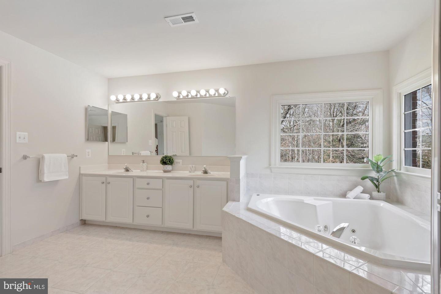 7955 Robarge COURT