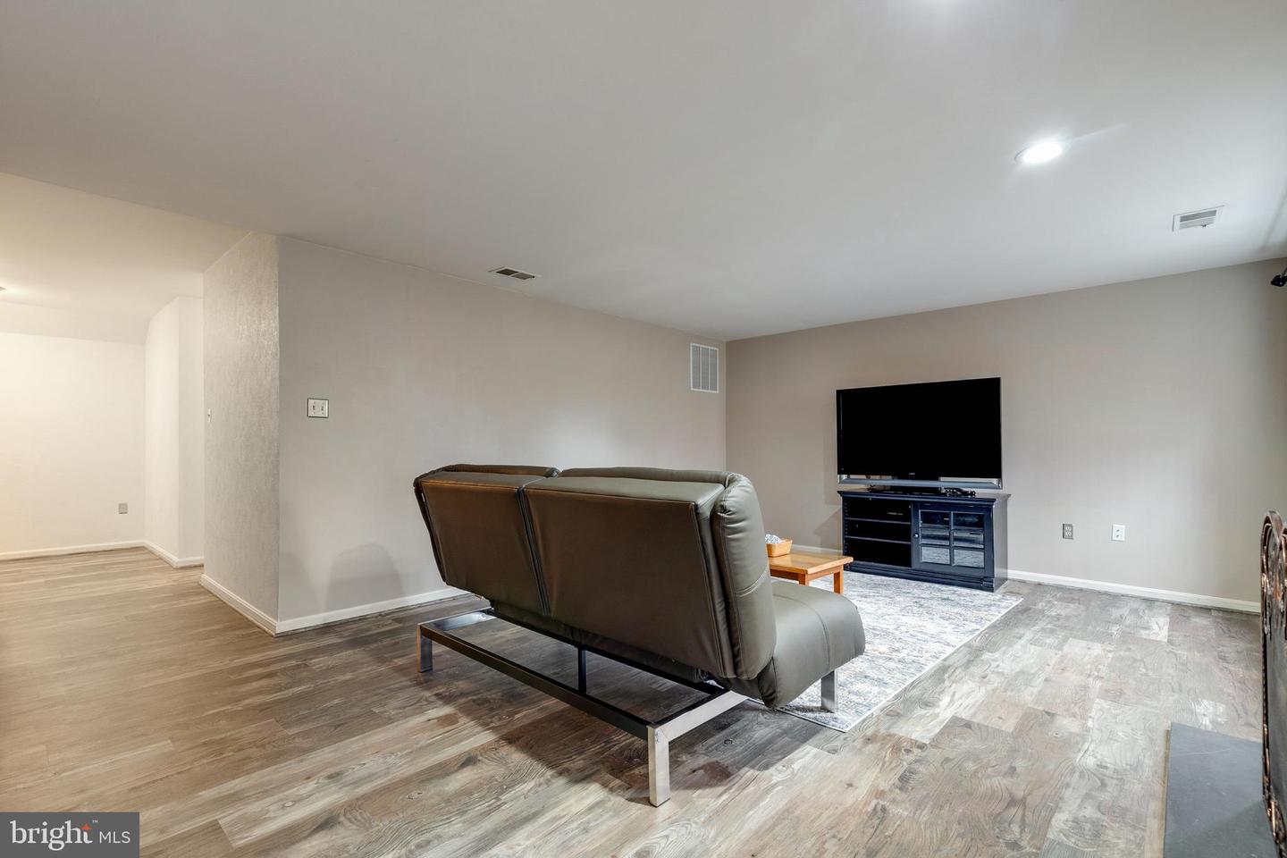7724 Gromwell COURT
